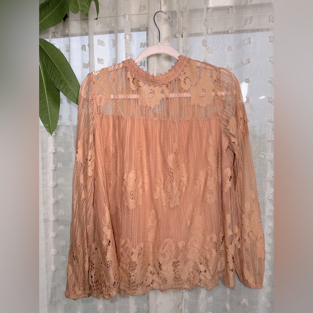 Top Shop size 10 lace blouse peach/ nude color. Only worn oncen once!